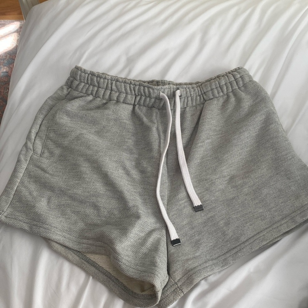 TALENTLESS sweatshorts size XL